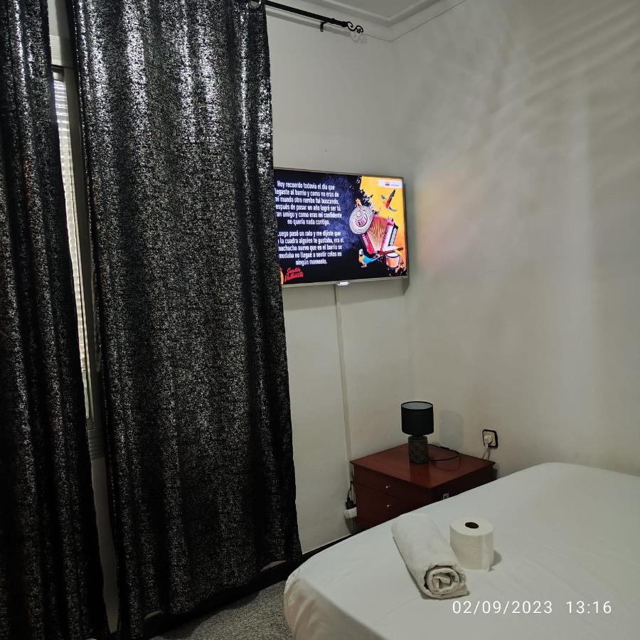 Apto Barcelona C R Apartment Santa Coloma de Gramanet Екстериор снимка